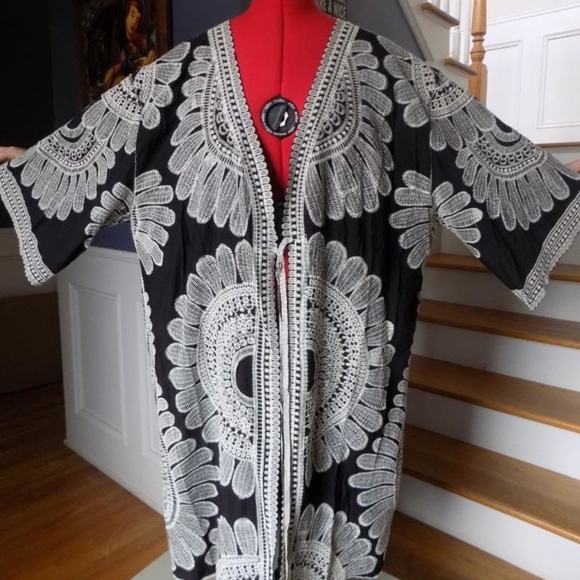 Dan Bei Fashions Jackets & Blazers - NEW Black & White Embroidered Lightweight Coat 1X